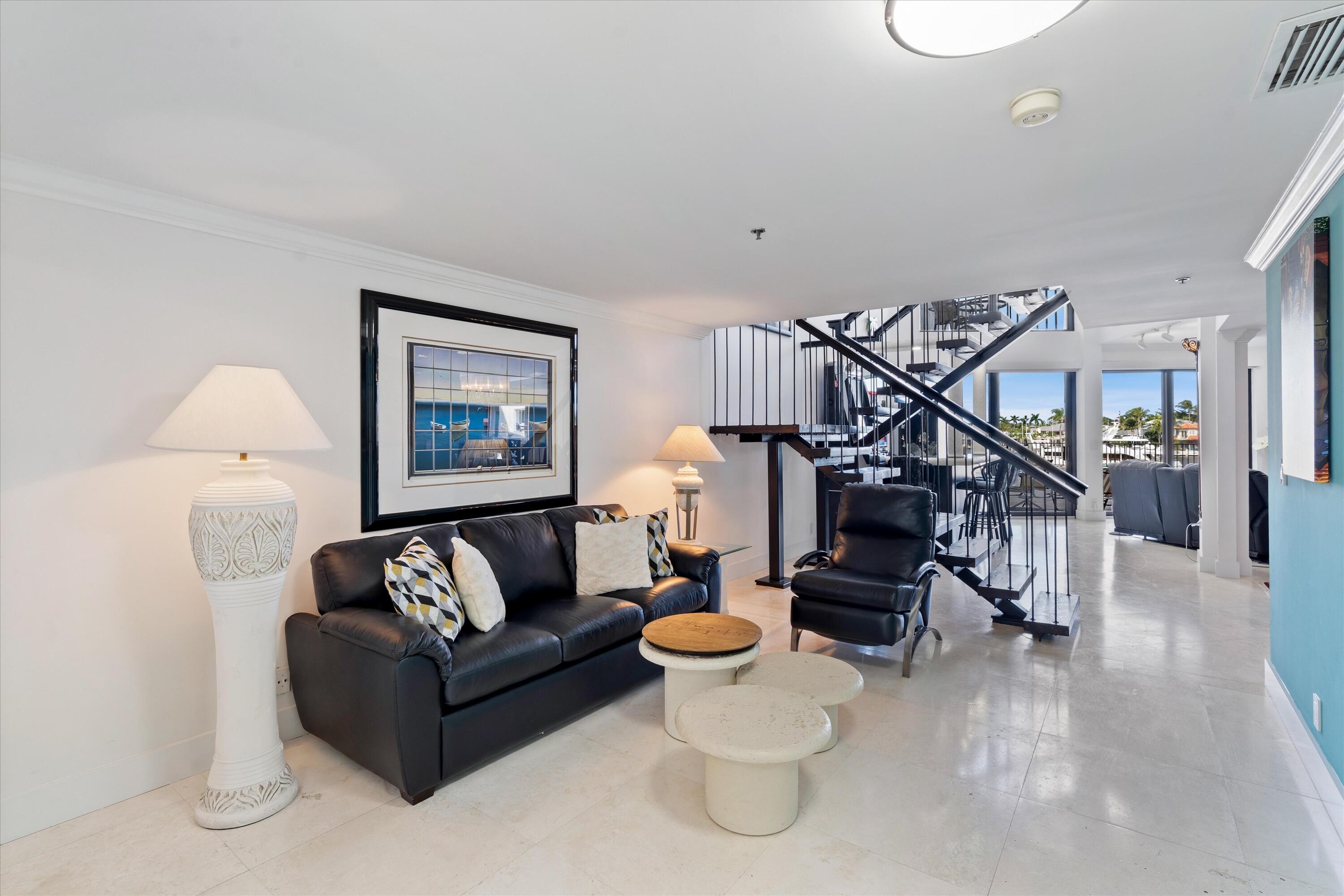 1035 S Federal Highway 211