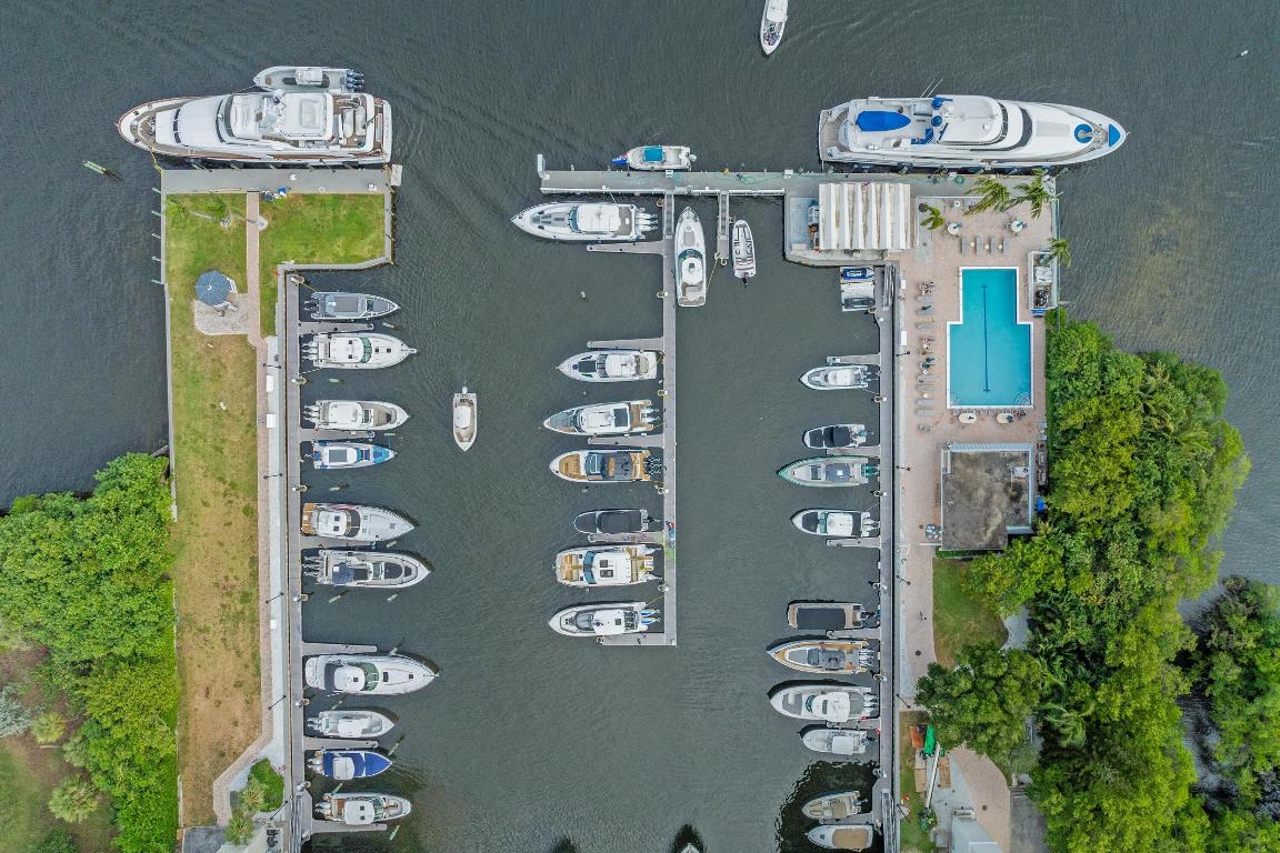 1035 S Federal Highway 211