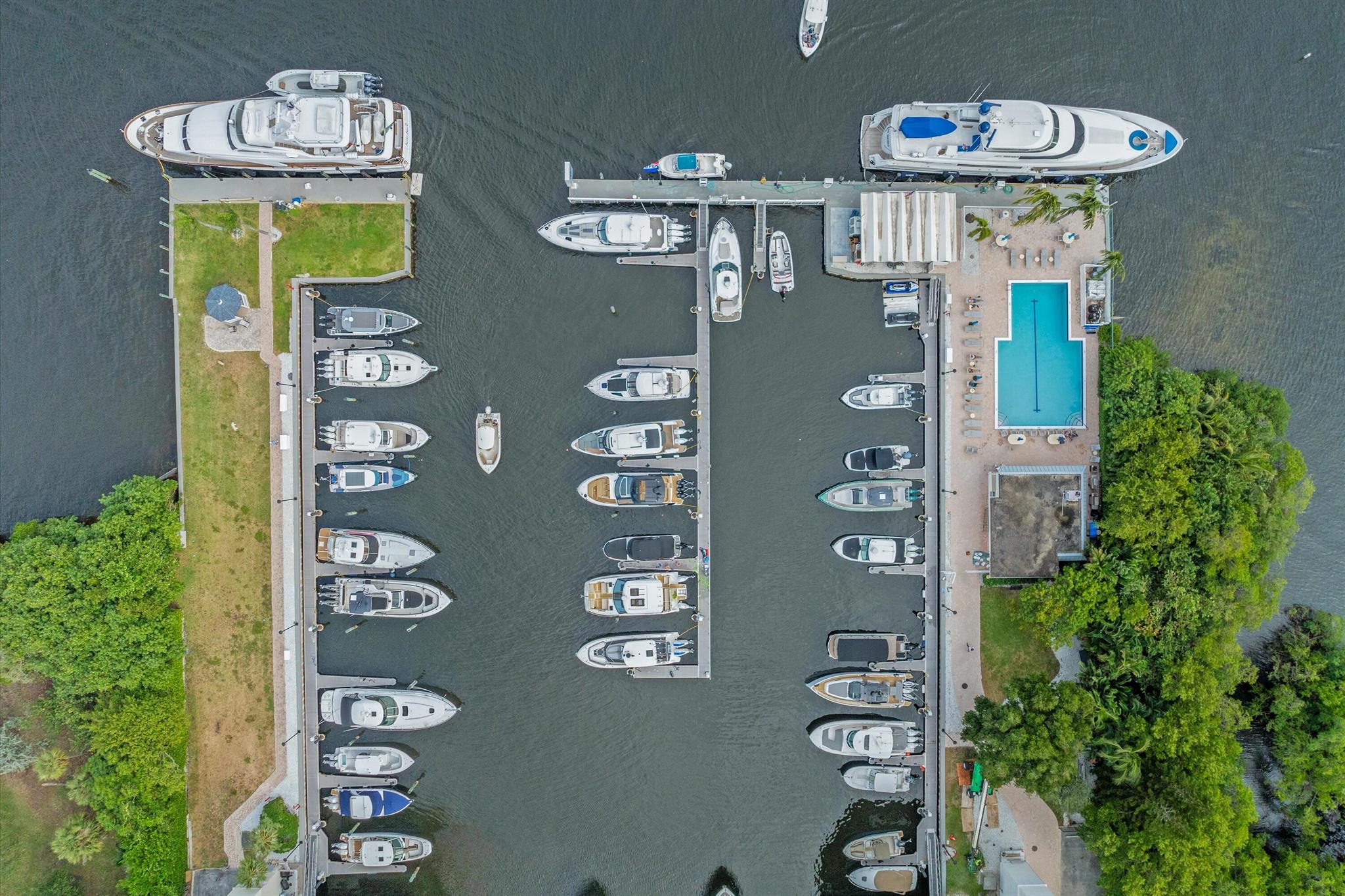 1035 S Federal Highway 211