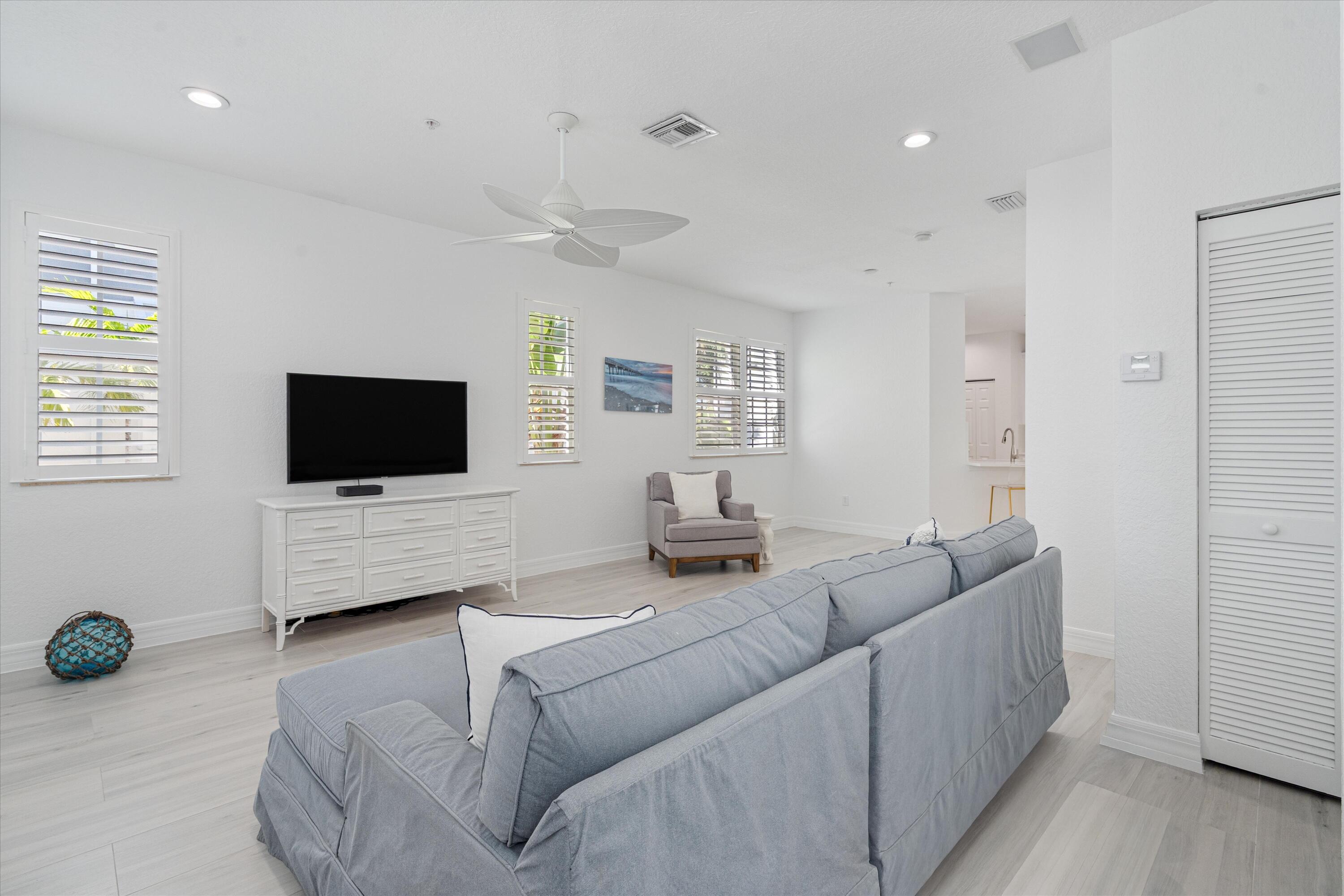 295 NE 5th Avenue 32