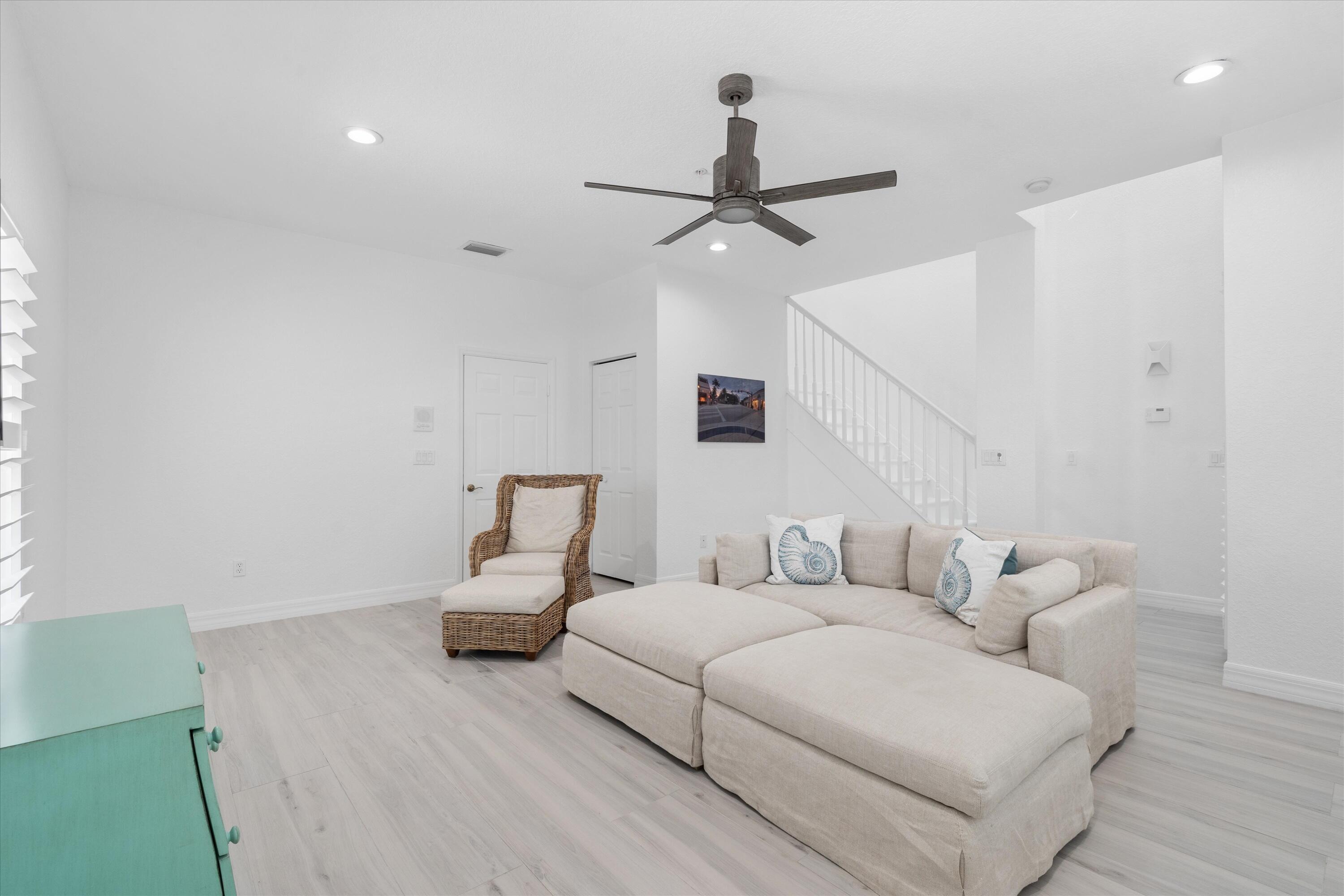 295 NE 5th Avenue 32