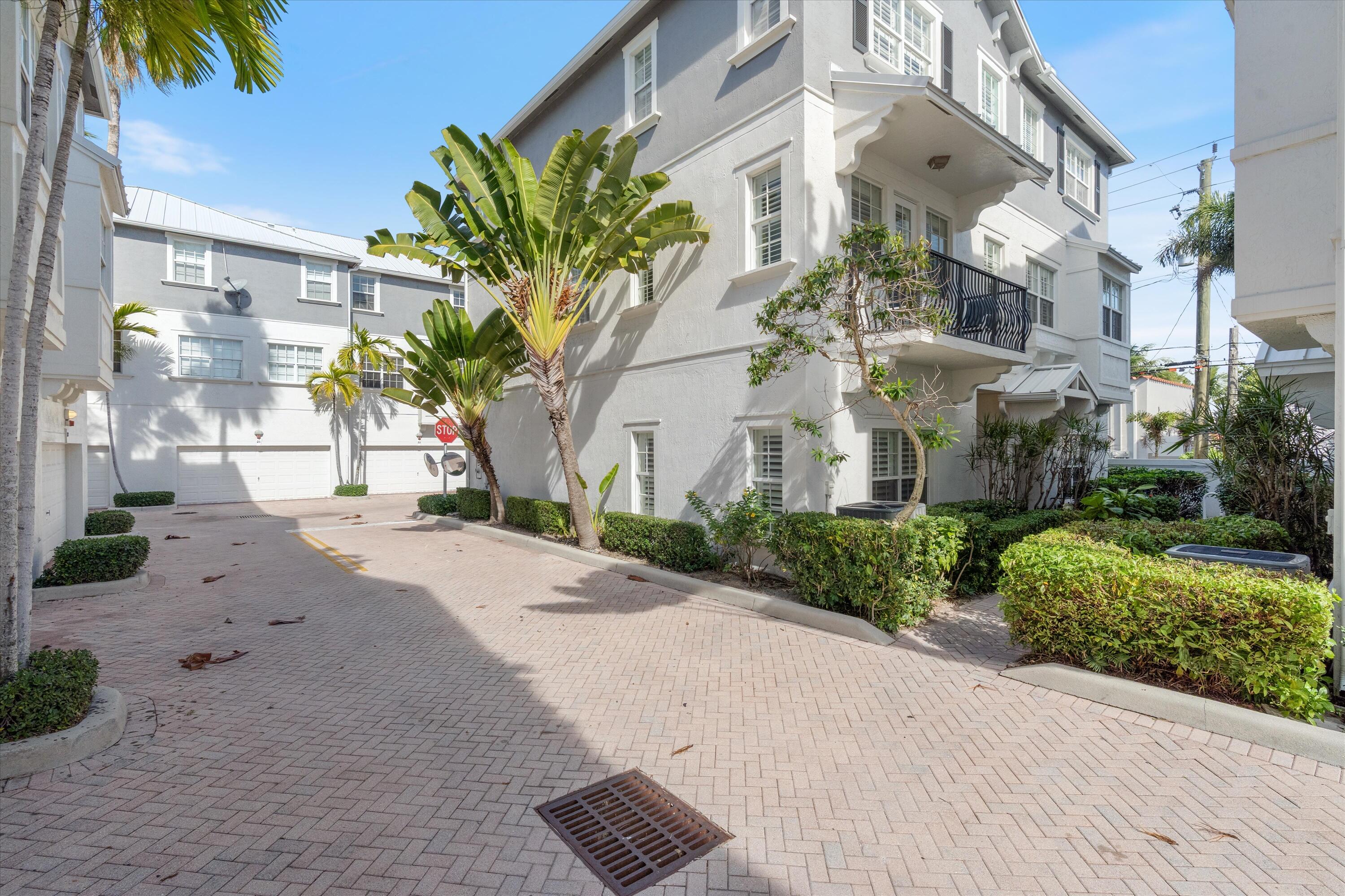 295 NE 5th Avenue 32