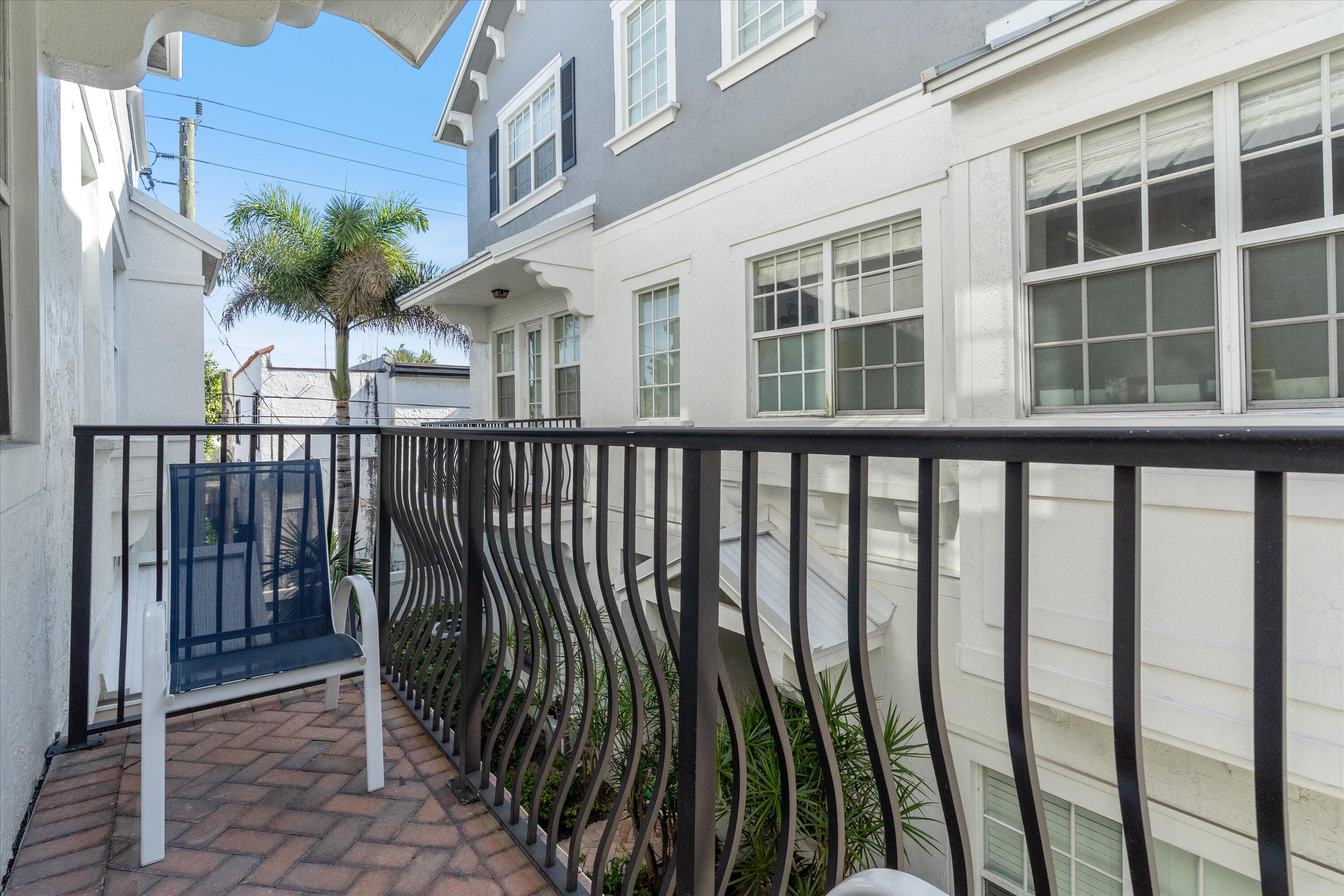 295 NE 5th Avenue 32