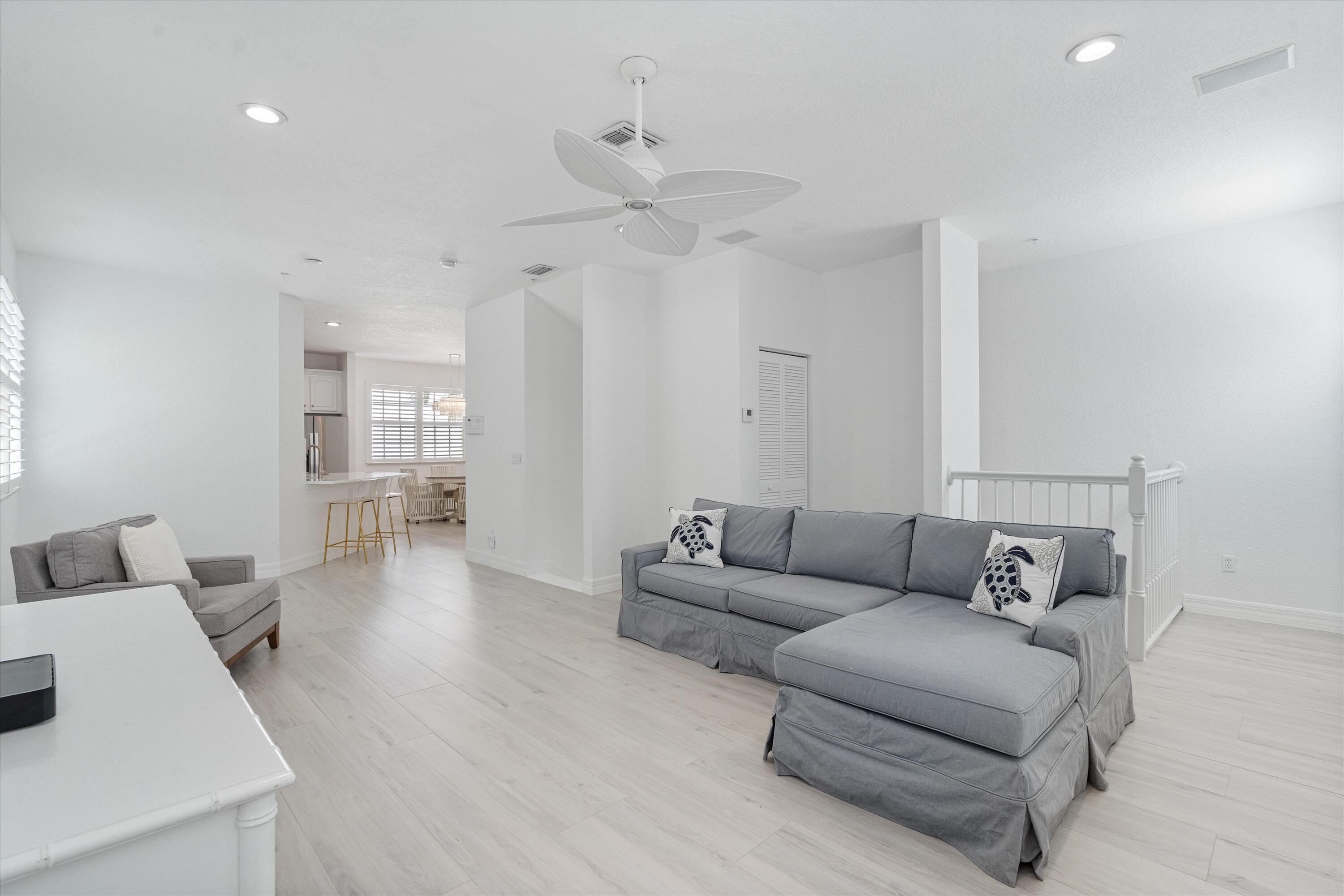 295 NE 5th Avenue 32