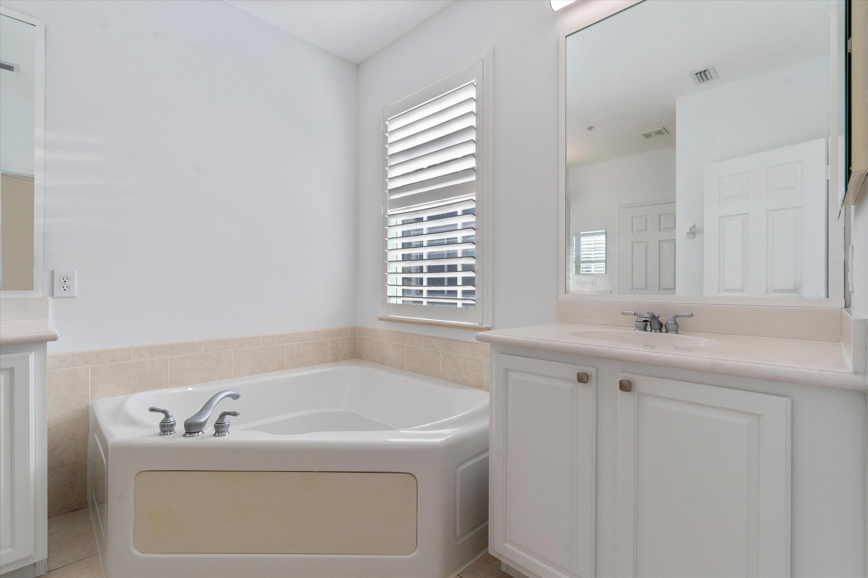 295 NE 5th Avenue 32