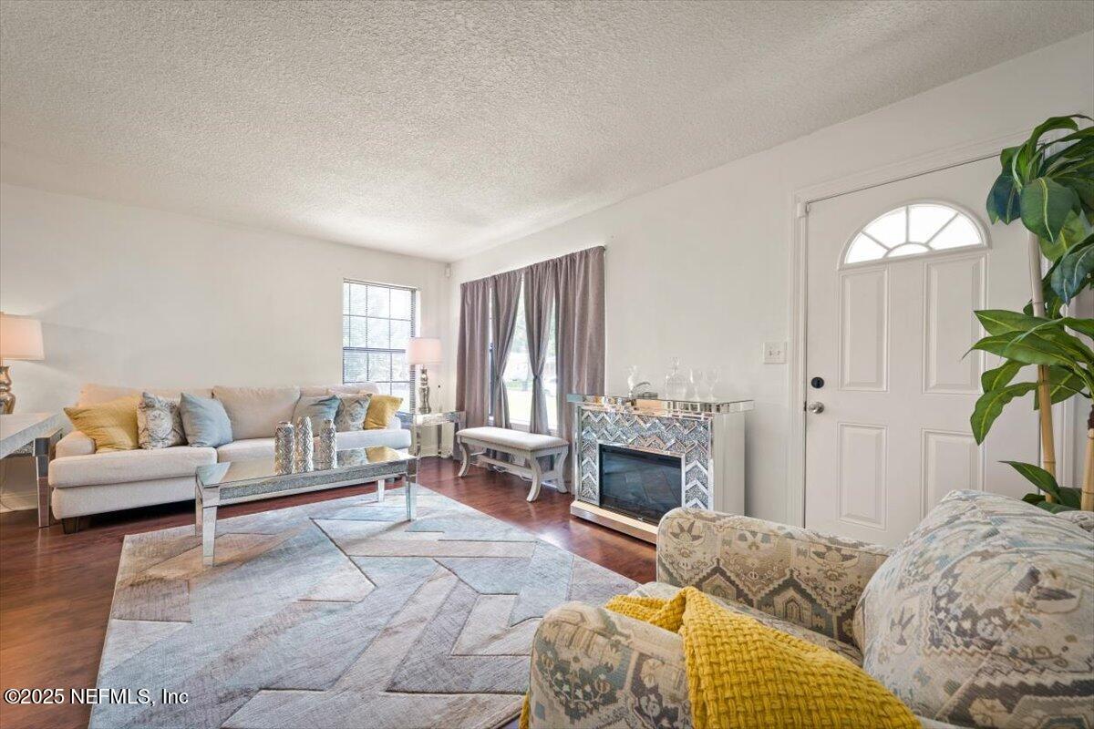 6564 ECTOR Place