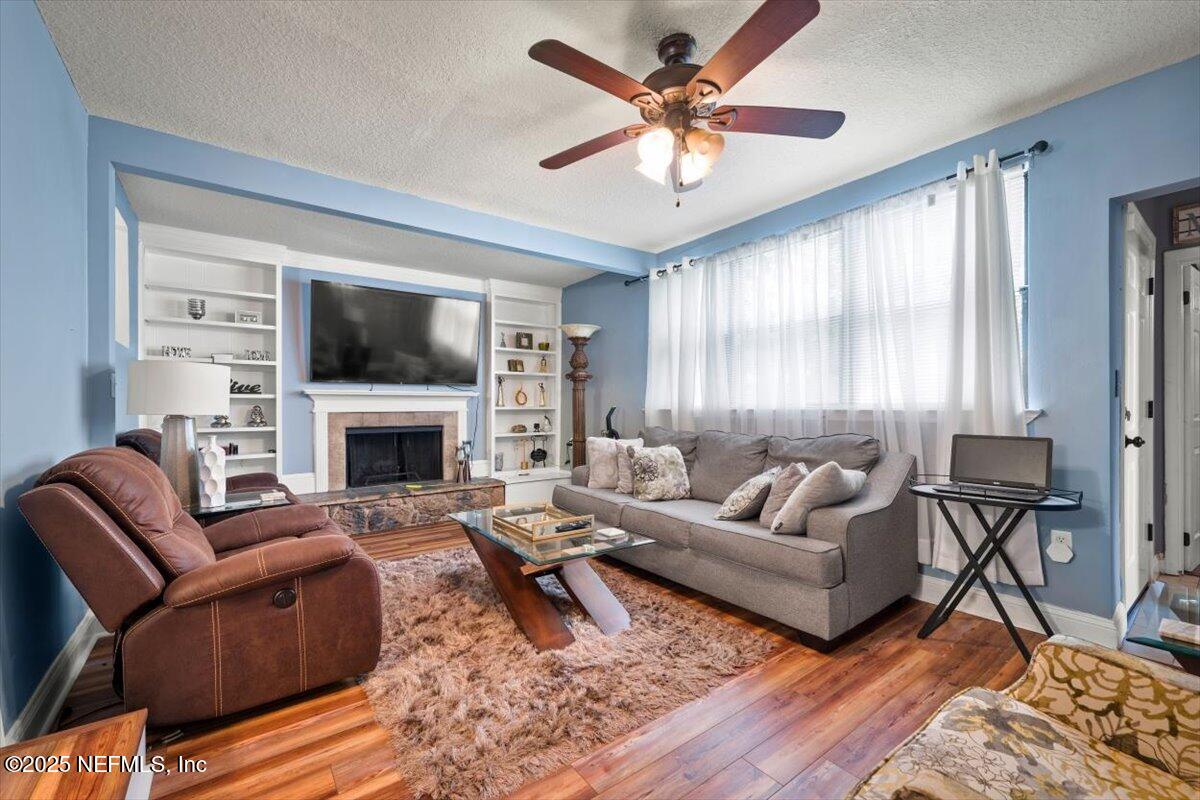 6564 ECTOR Place