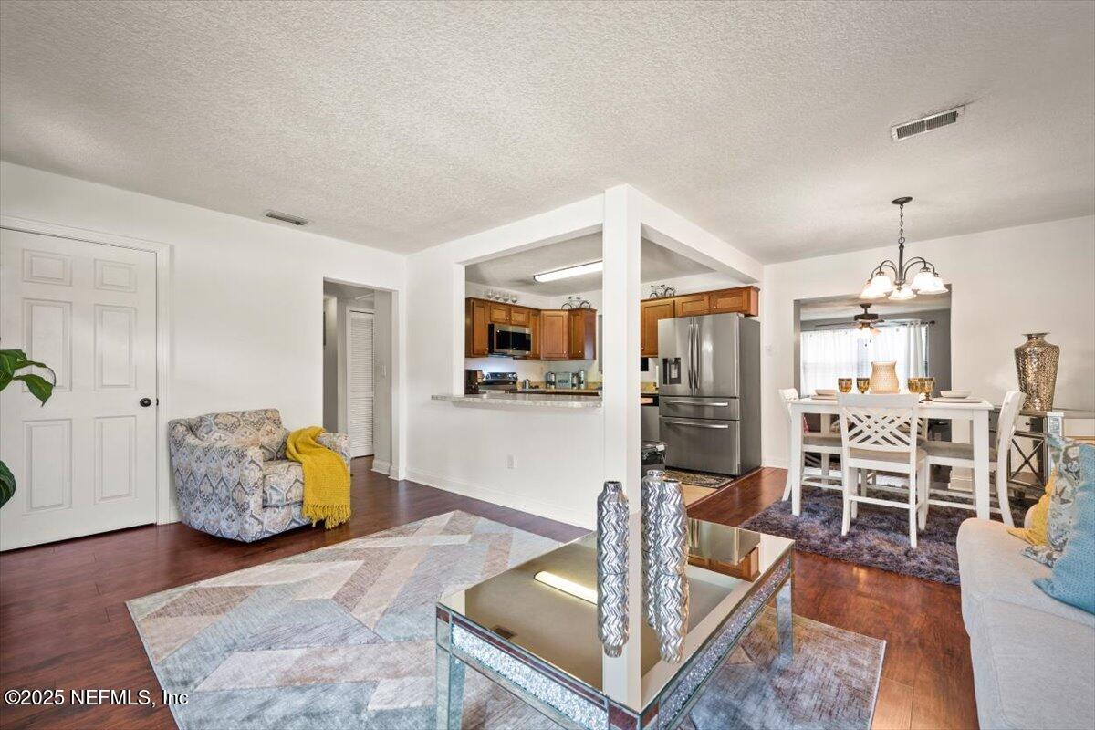 6564 ECTOR Place
