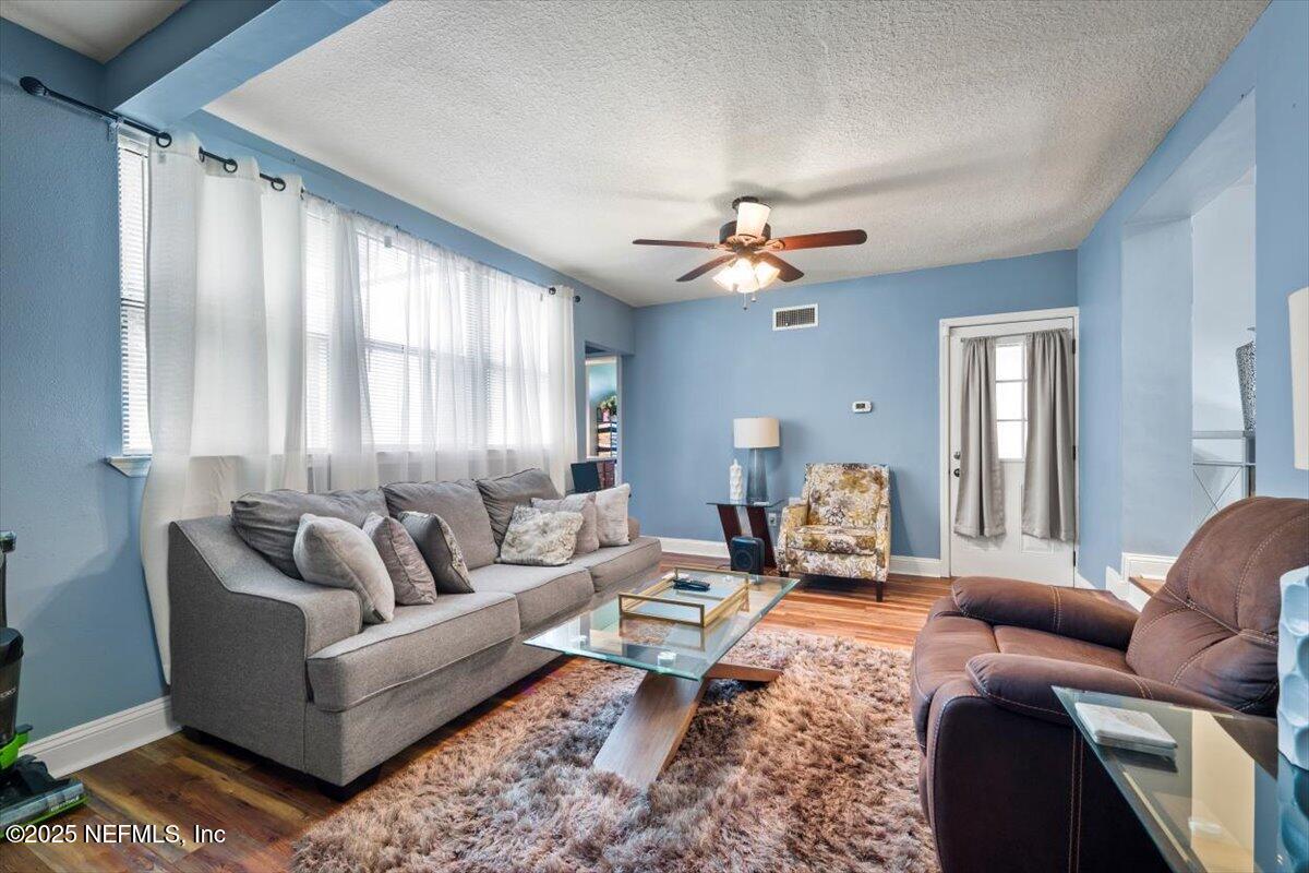 6564 ECTOR Place