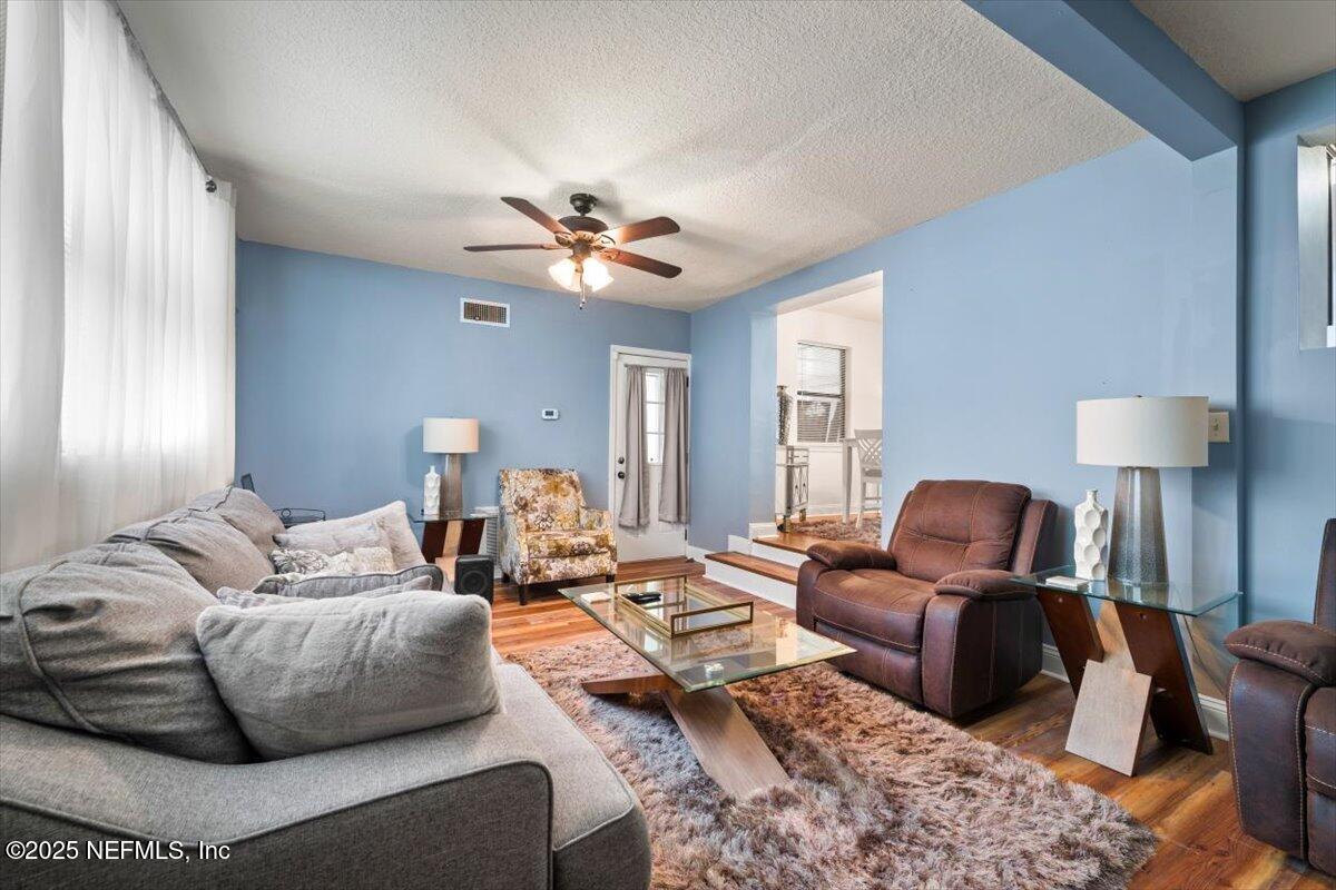 6564 ECTOR Place