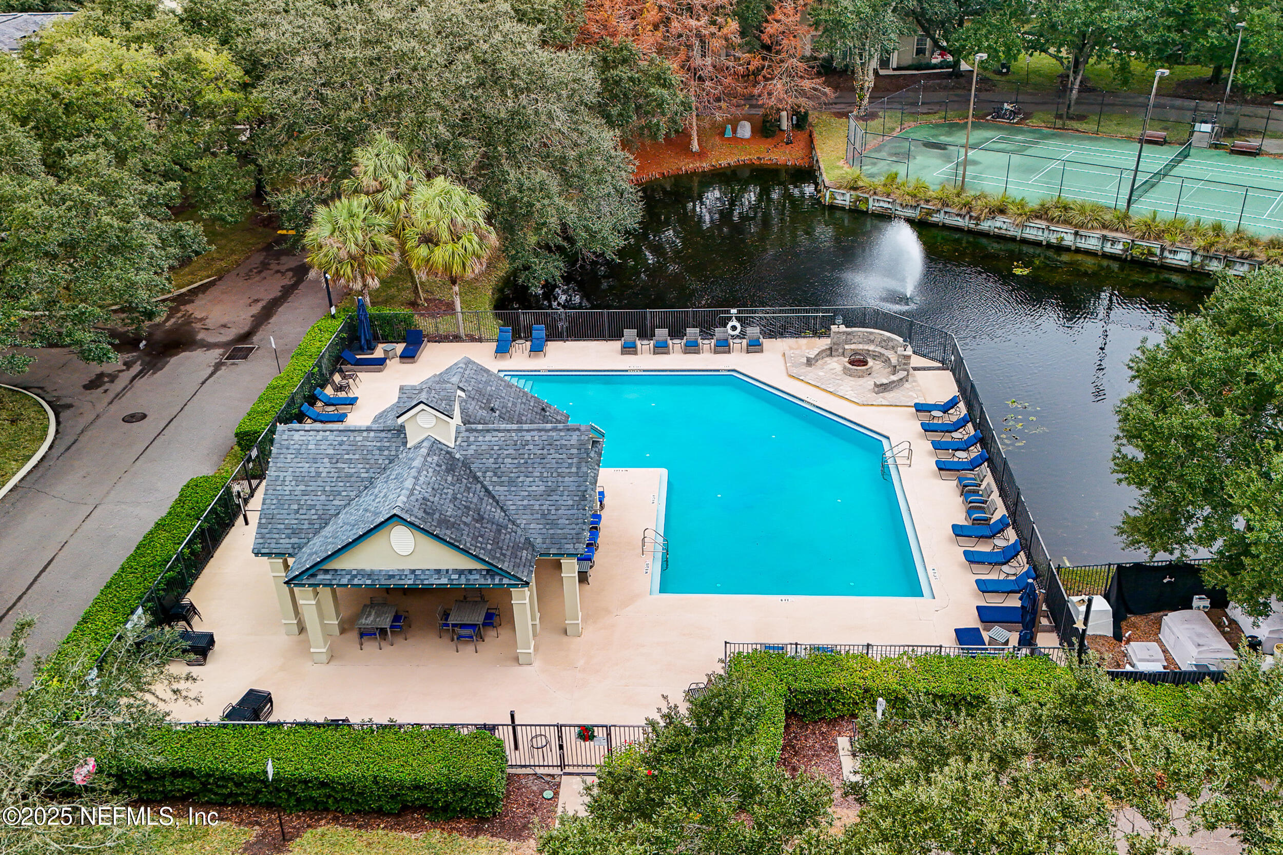 13700 RICHMOND PARK Drive N 607