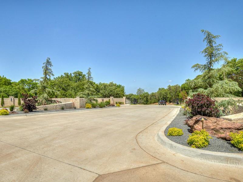 13900 Hillside Circle