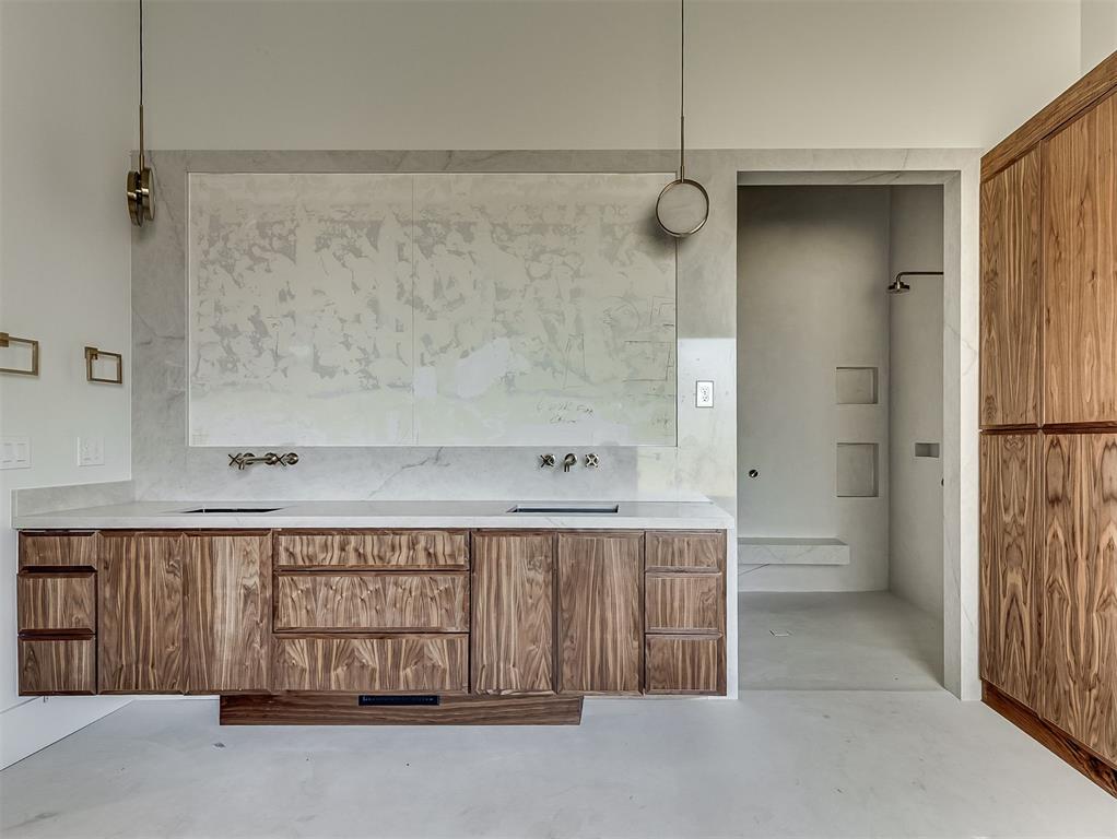 13908 Hillside Circle