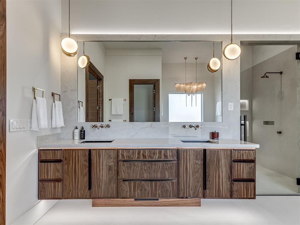 13908 Hillside Circle