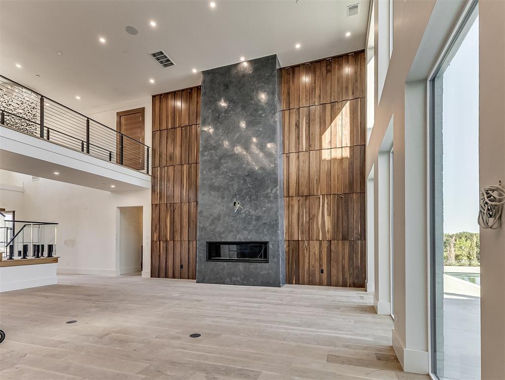 13908 Hillside Circle