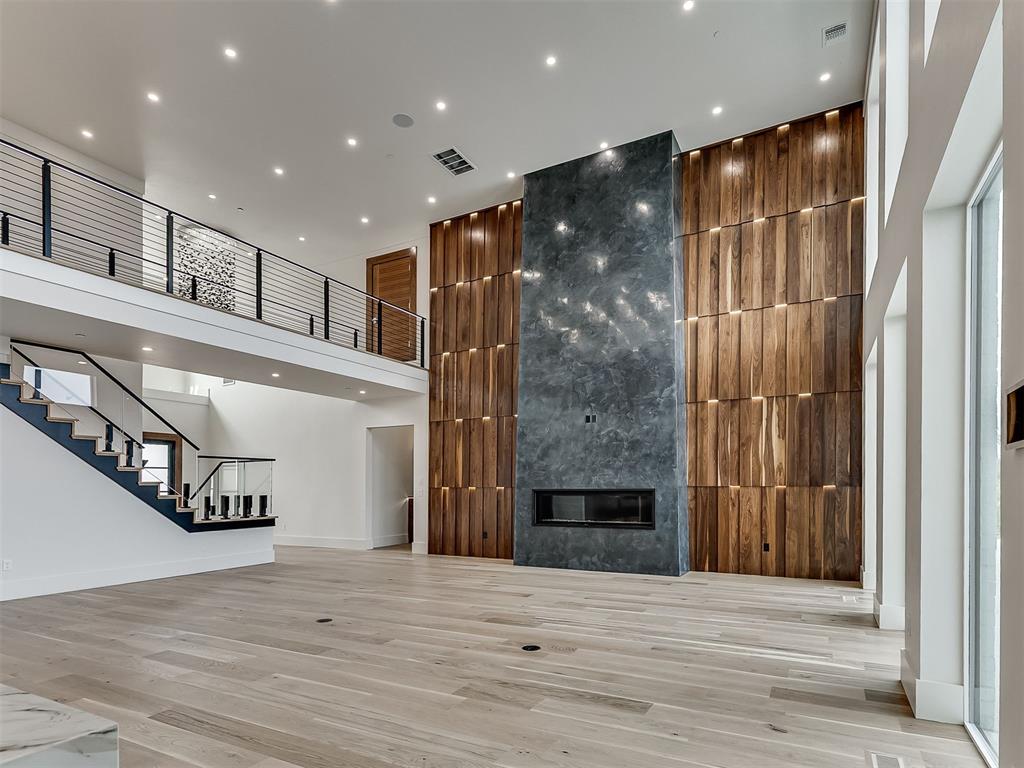 13908 Hillside Circle