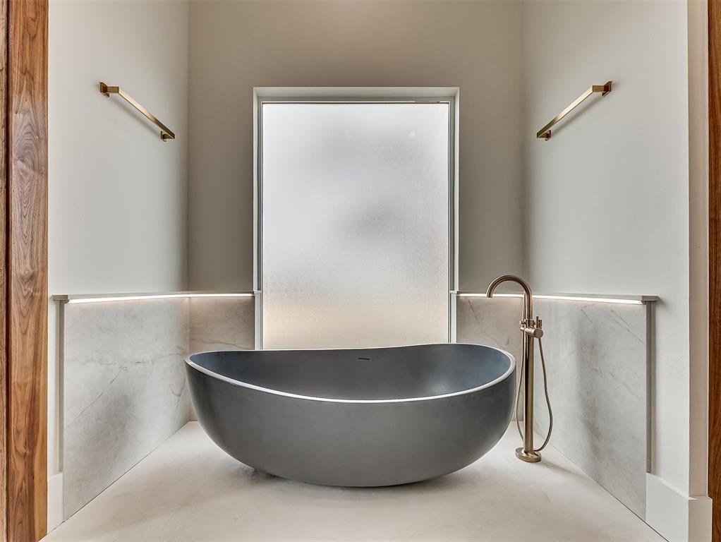 13908 Hillside Circle