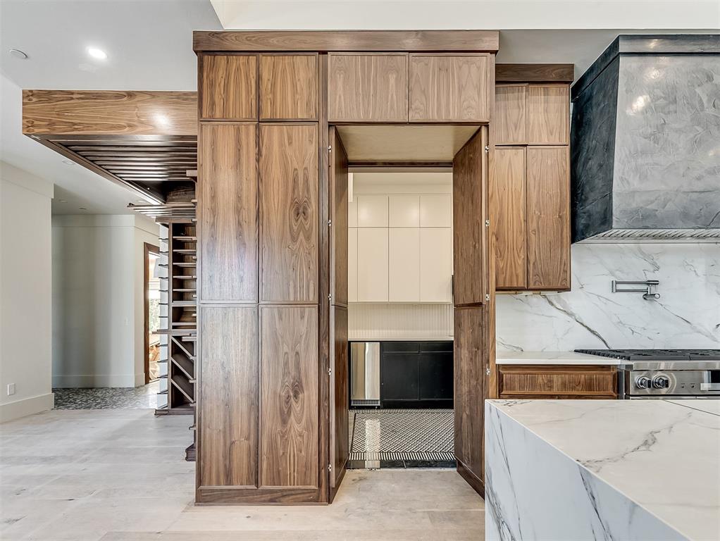 13908 Hillside Circle