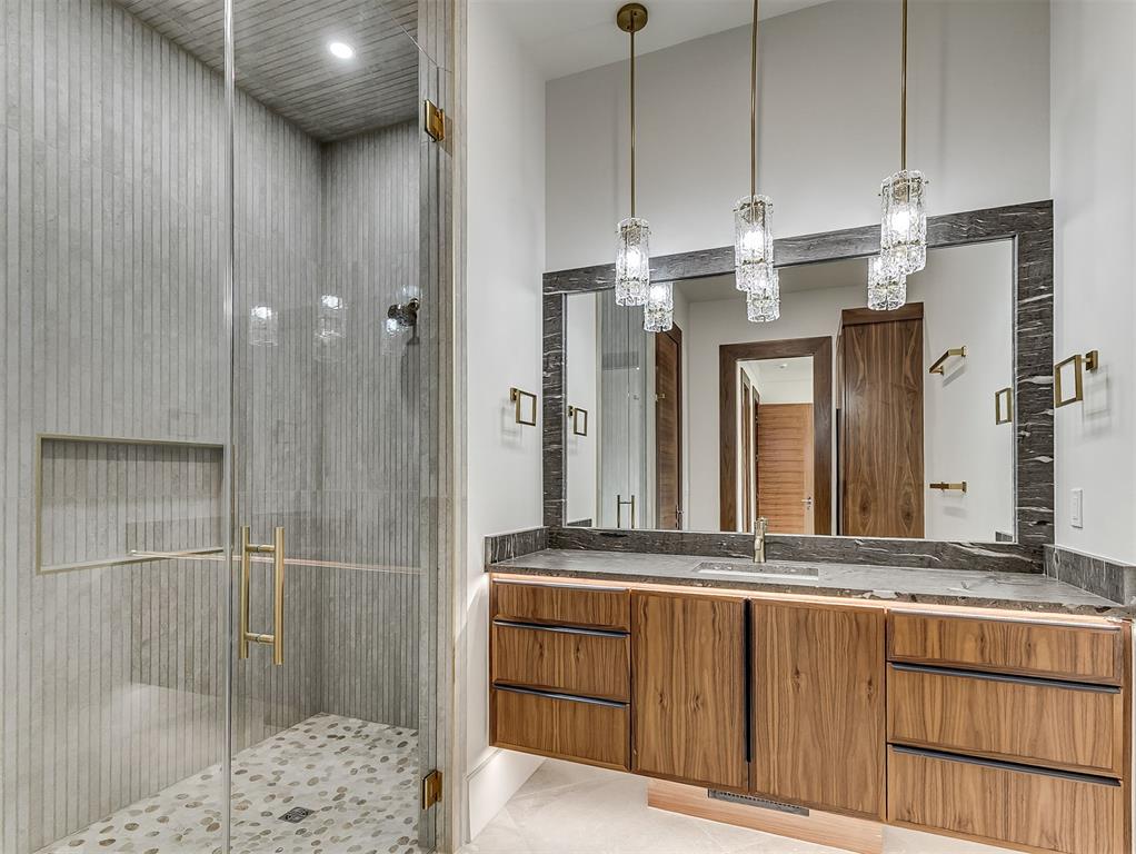 13908 Hillside Circle