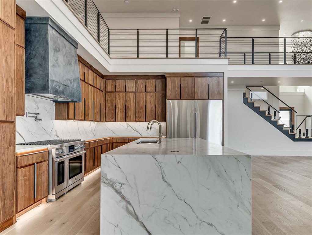 13908 Hillside Circle