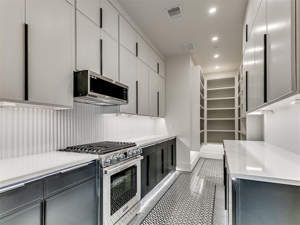 13908 Hillside Circle