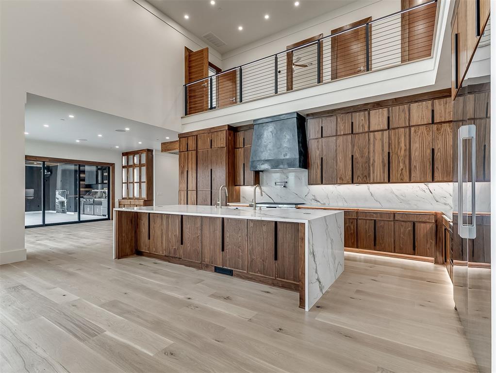 13908 Hillside Circle