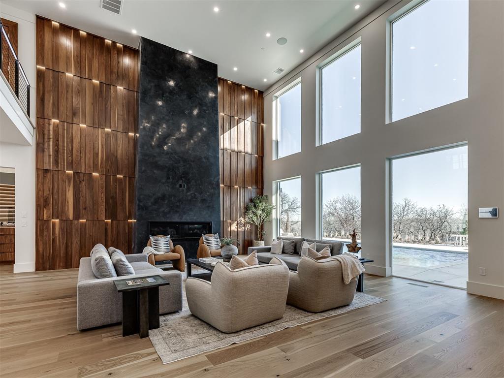 13908 Hillside Circle