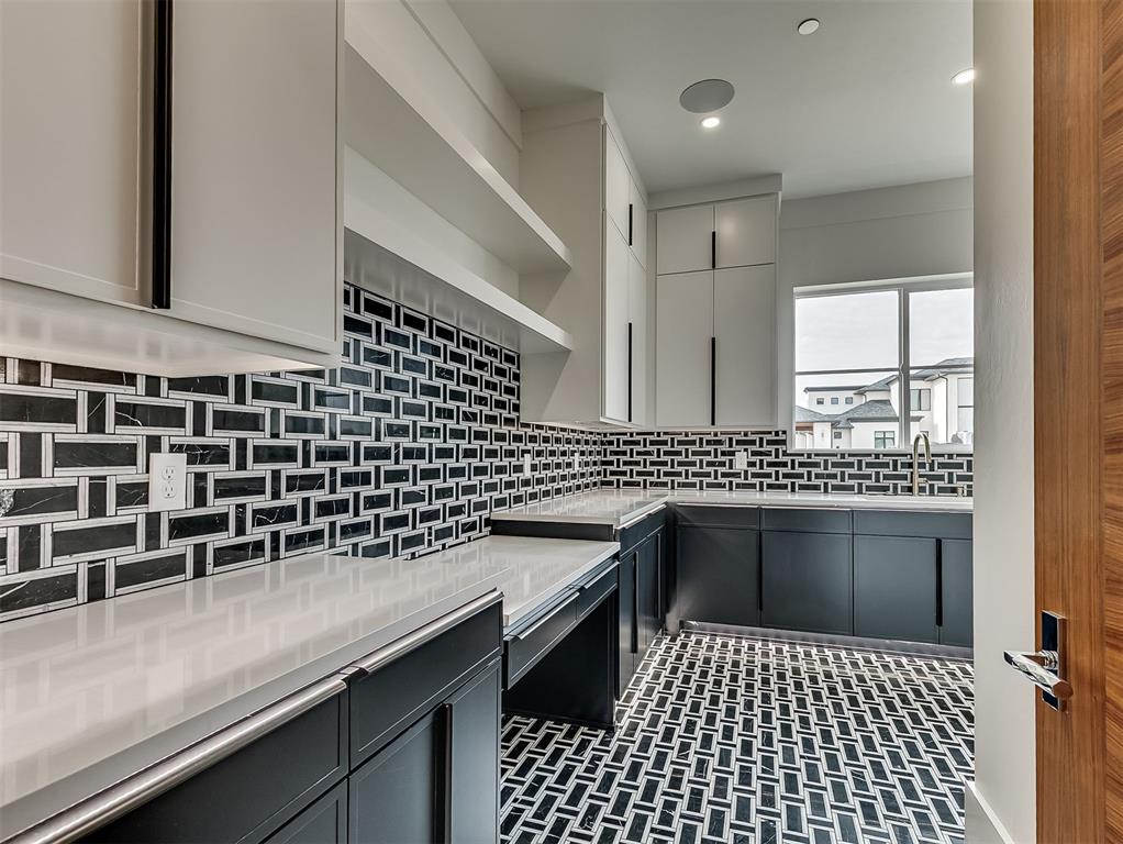 13908 Hillside Circle