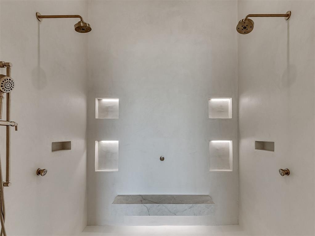 13908 Hillside Circle