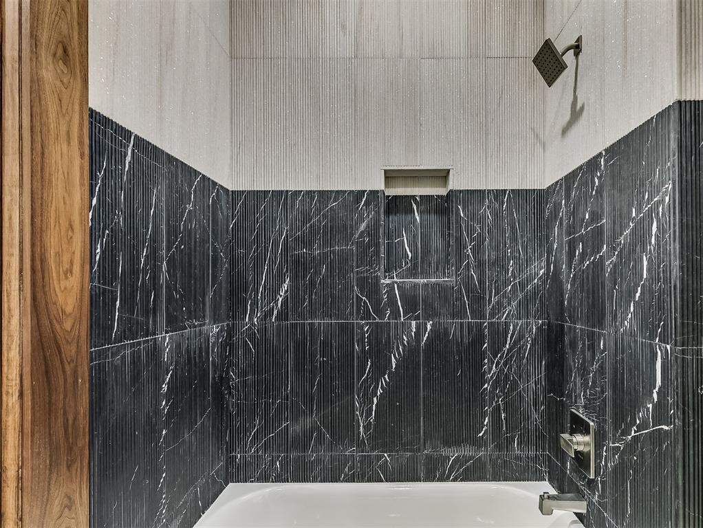 13908 Hillside Circle