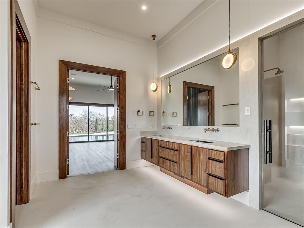 13908 Hillside Circle