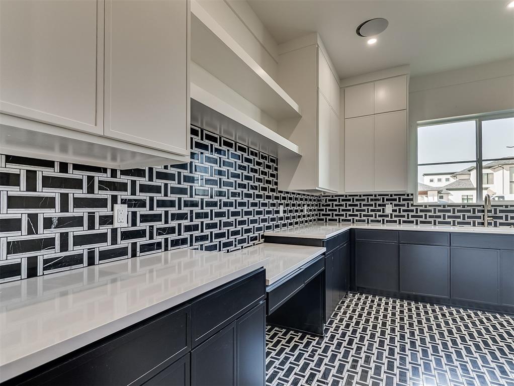 13908 Hillside Circle