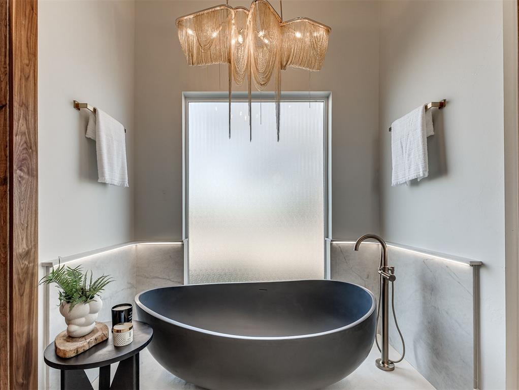 13908 Hillside Circle