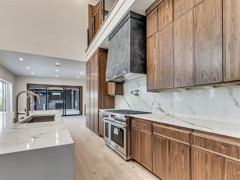 13908 Hillside Circle