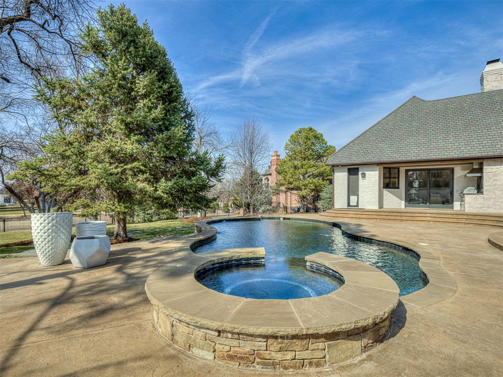 6501 Oak Heritage Trail