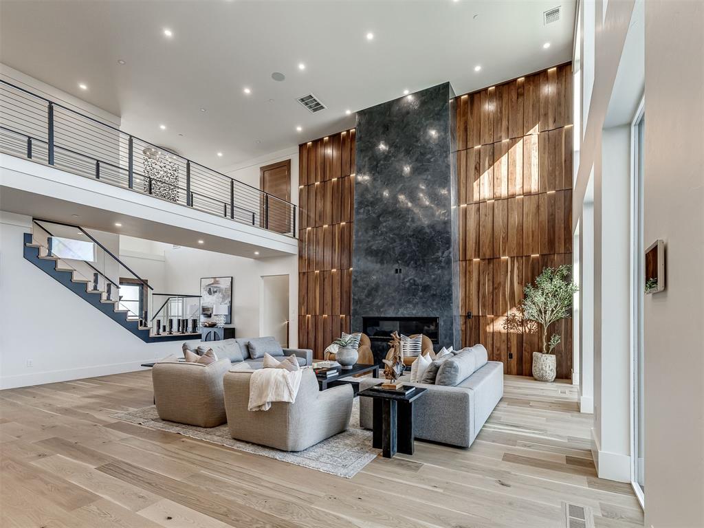 13908 Hillside Circle