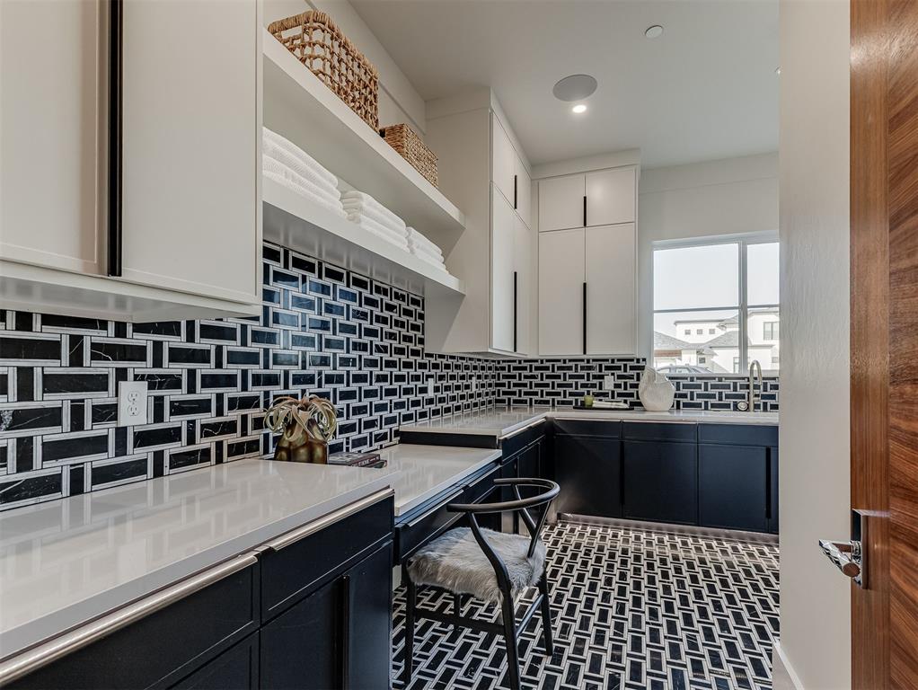 13908 Hillside Circle