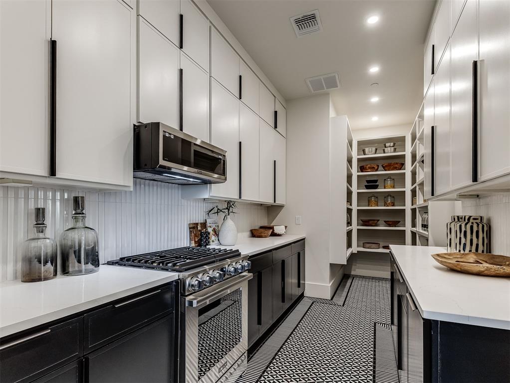 13908 Hillside Circle