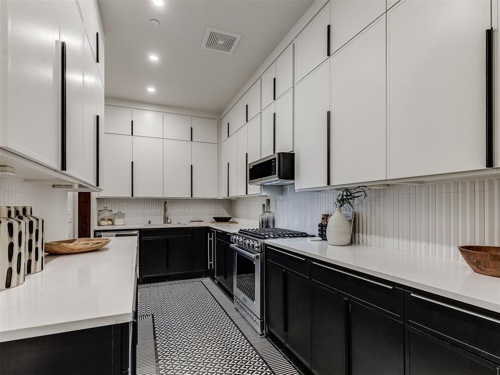 13908 Hillside Circle