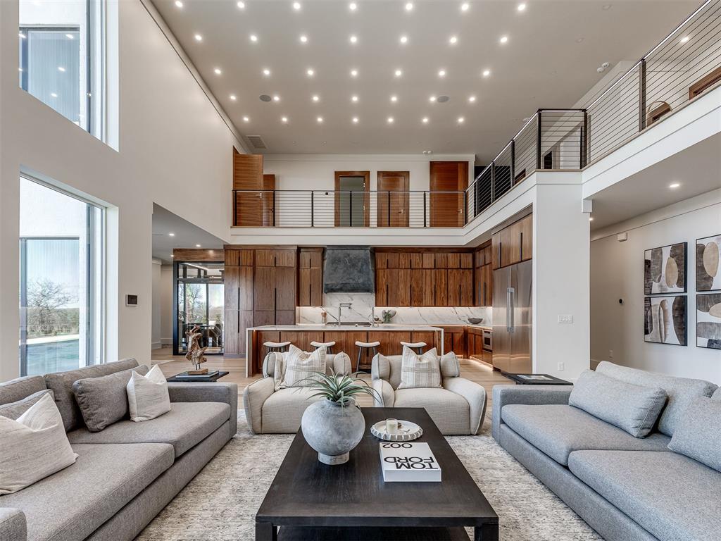 13908 Hillside Circle