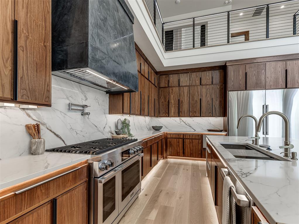 13908 Hillside Circle