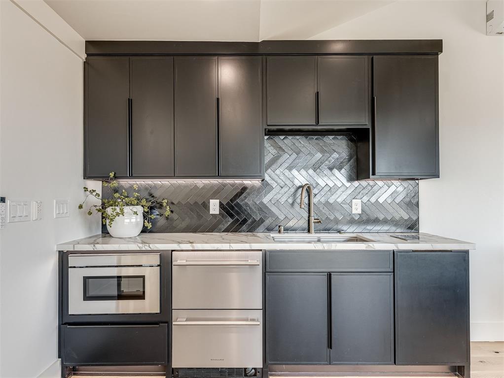 13908 Hillside Circle