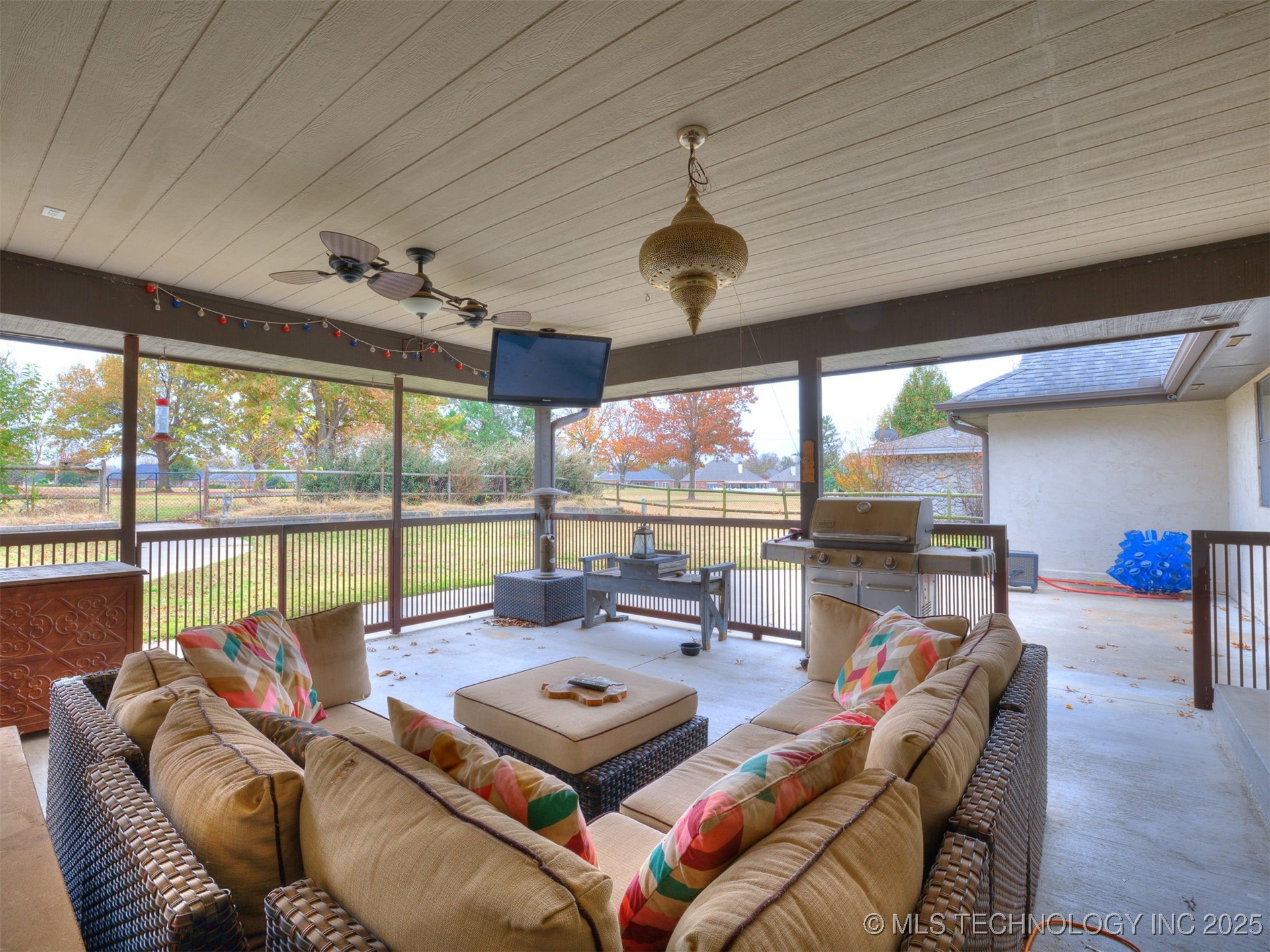 517 Meadowood Drive