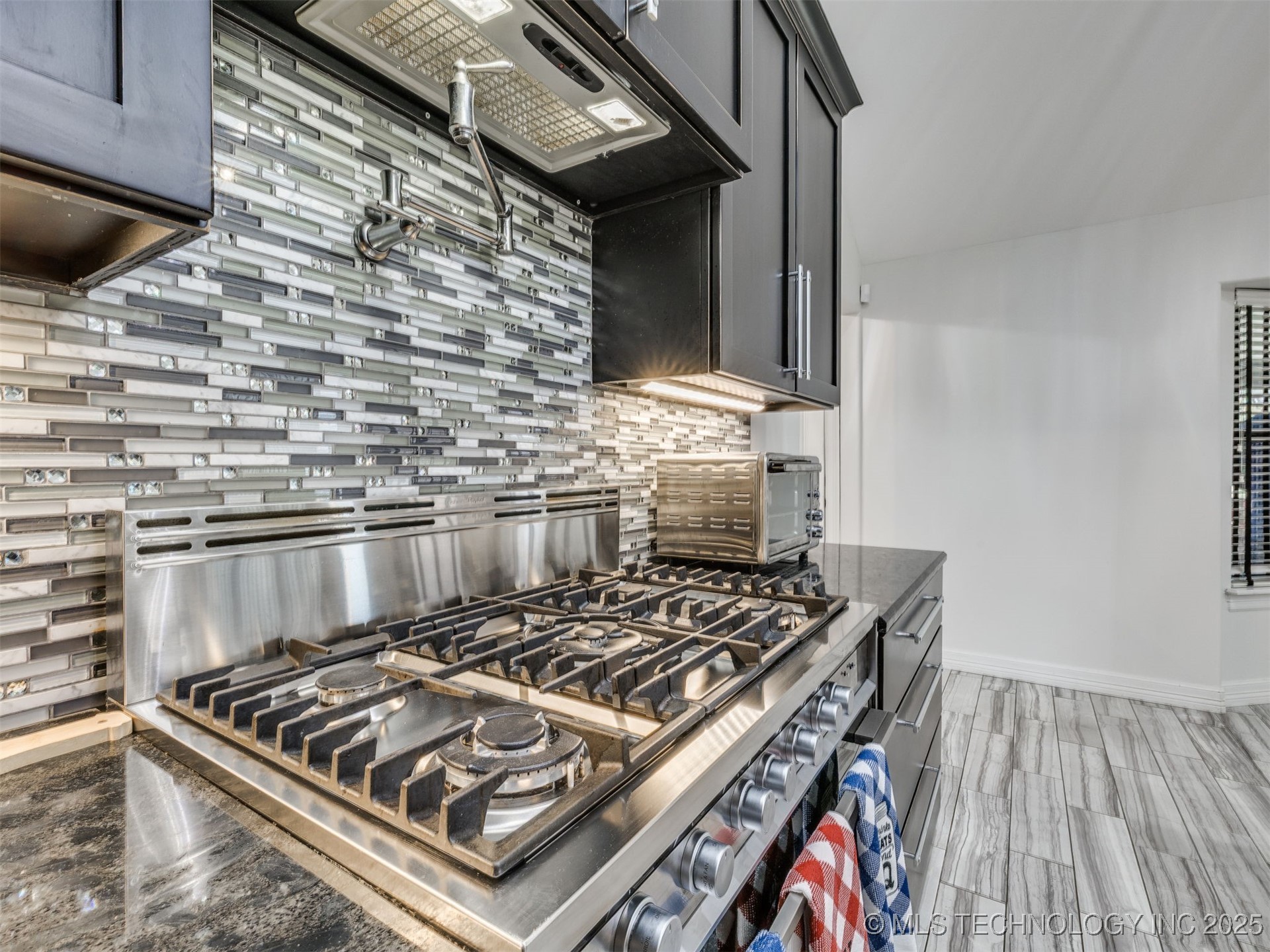 517 Meadowood Drive