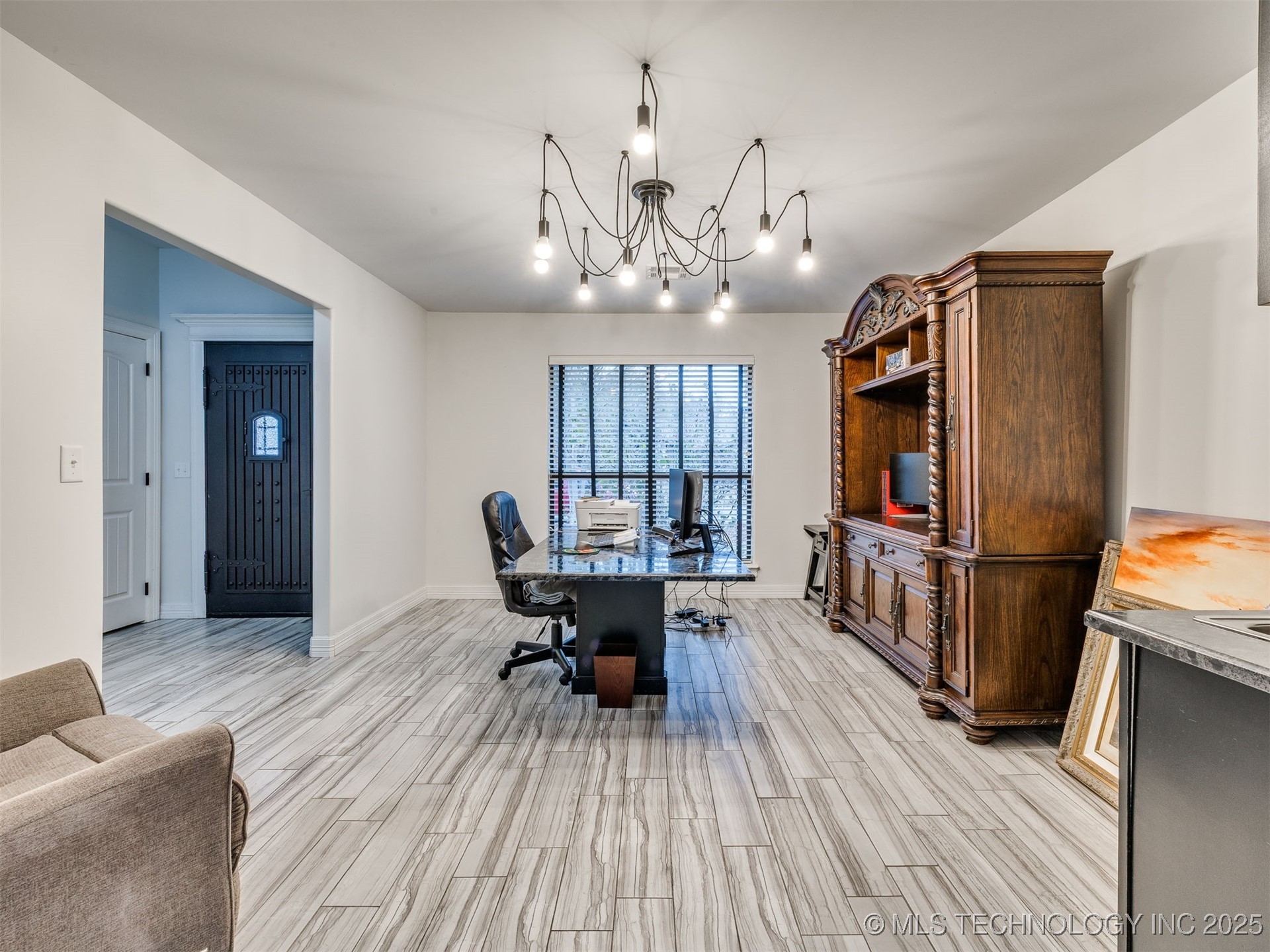 517 Meadowood Drive