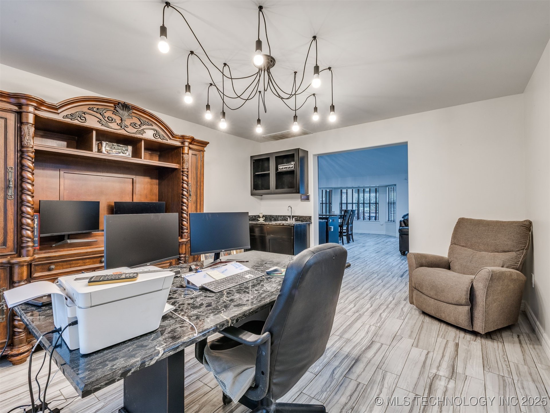 517 Meadowood Drive