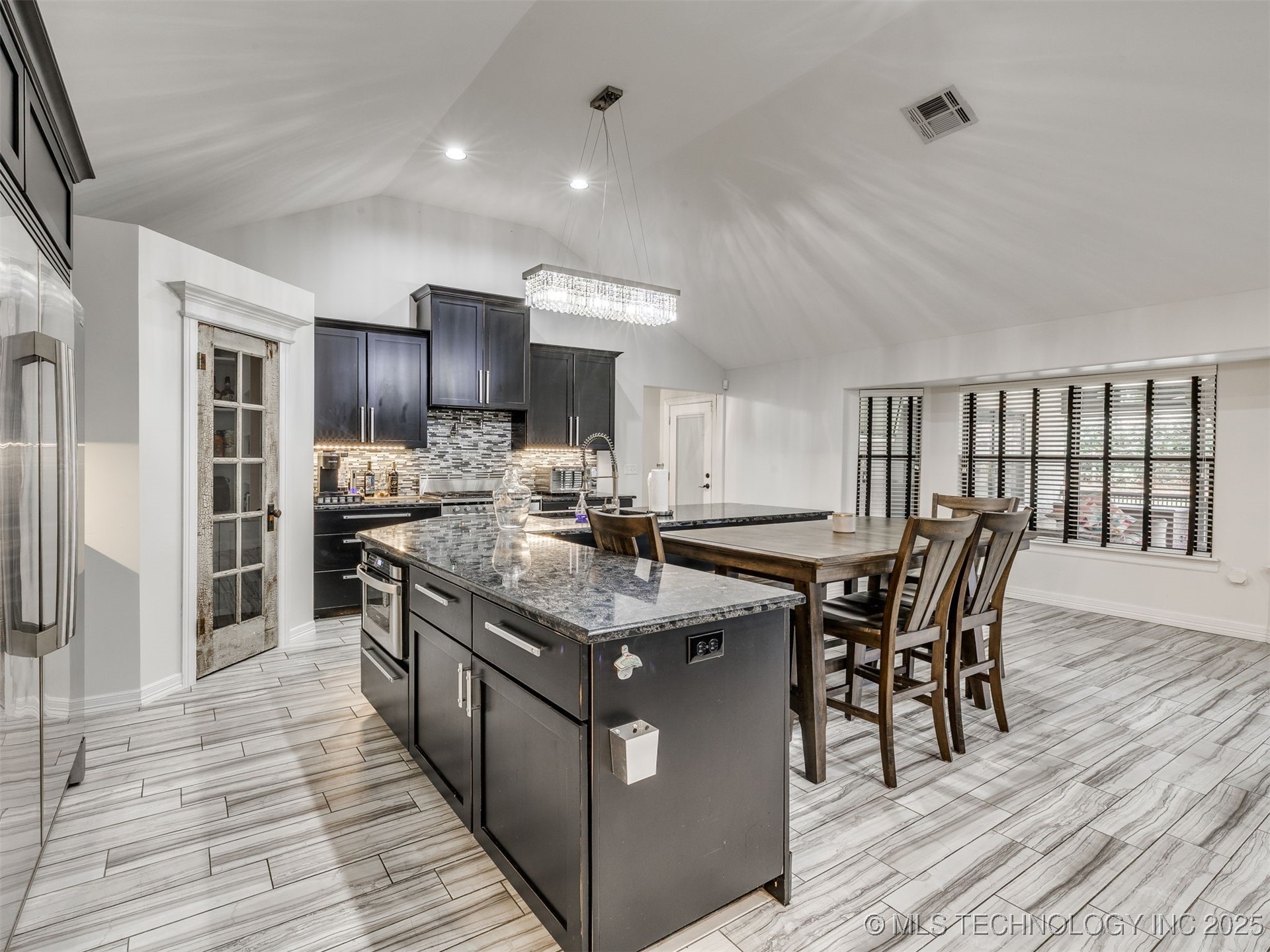 517 Meadowood Drive