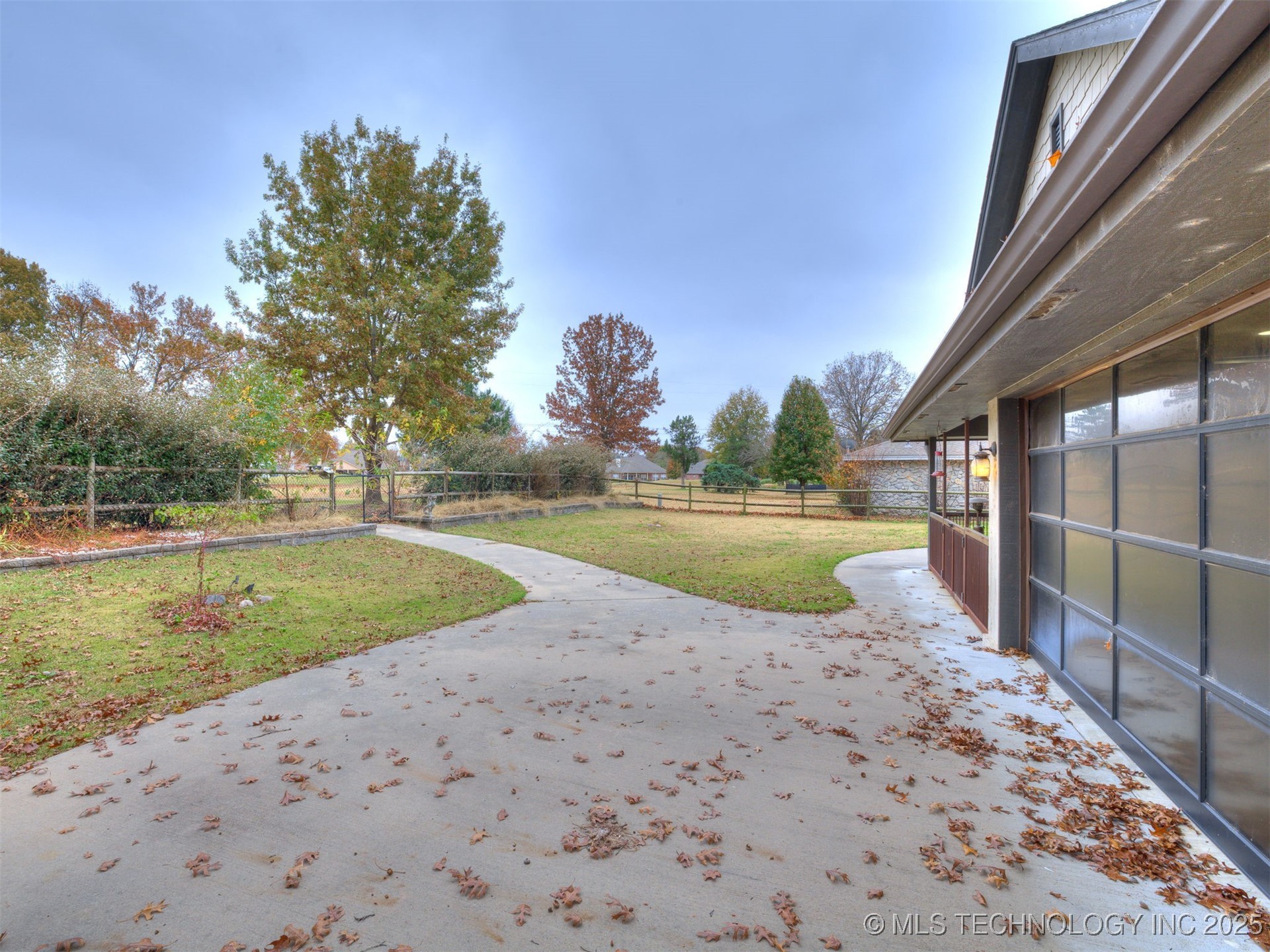 517 Meadowood Drive