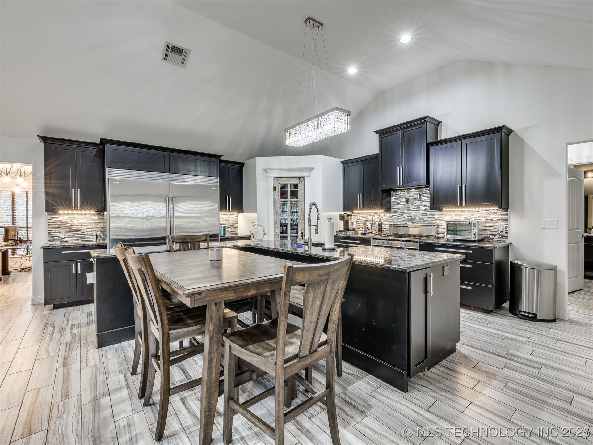 517 Meadowood Drive