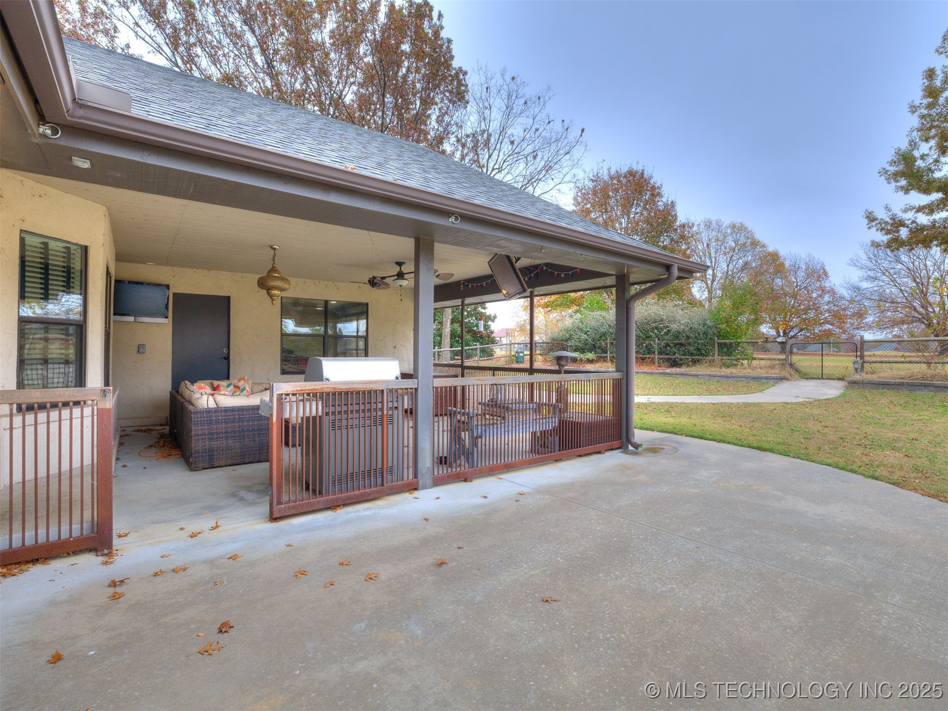 517 Meadowood Drive